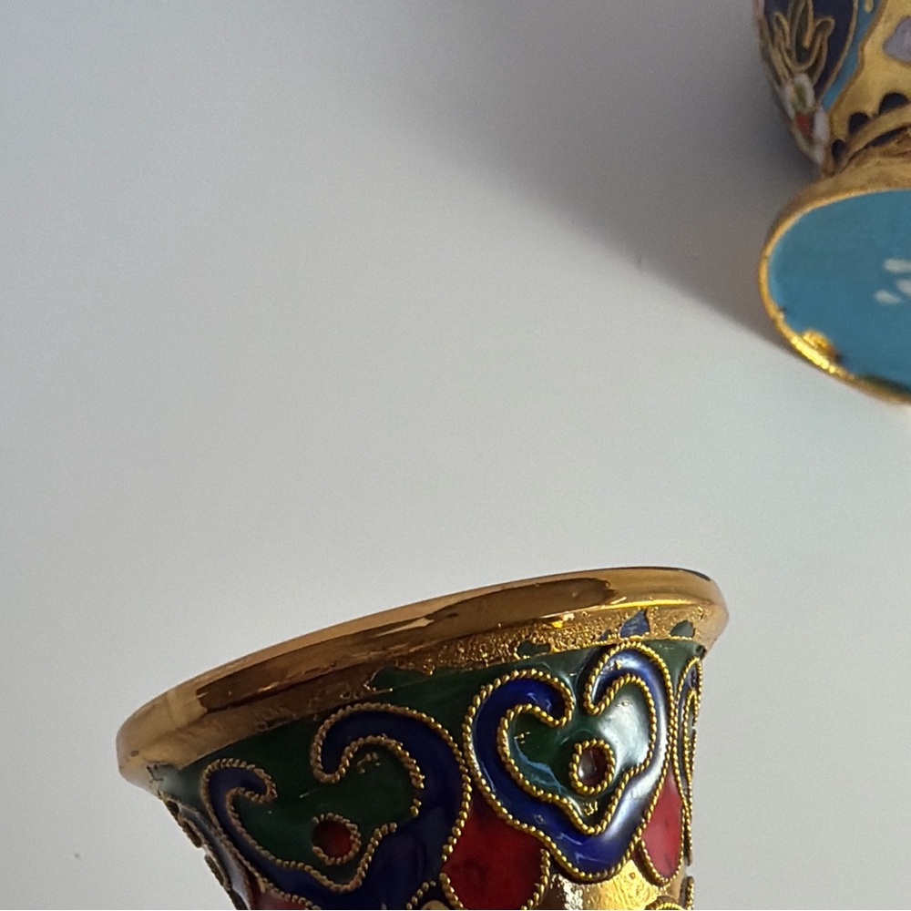 Ornate Chinese Floral Enamel on brass Cloisonné Bud Vase 6” Vintage Set of 2 - Picture 7 of 16